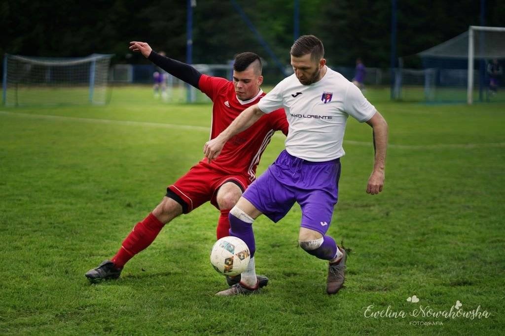 Po wyrównanym meczu trzy punkty dla zespołu z Kęt