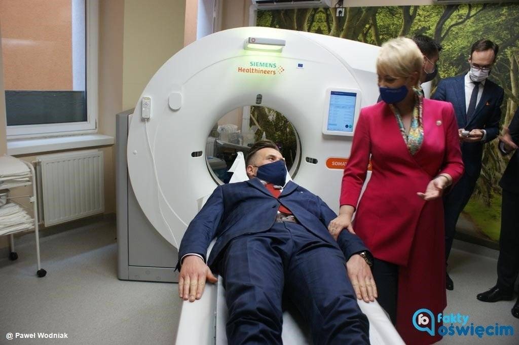 Wicestarosta wypróbował nowoczesny tomograf – FOTO