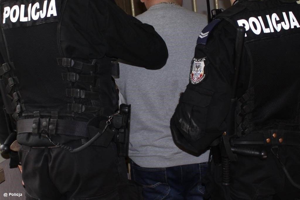 Pijany ojciec przewrócił wózek z dzieckiem
