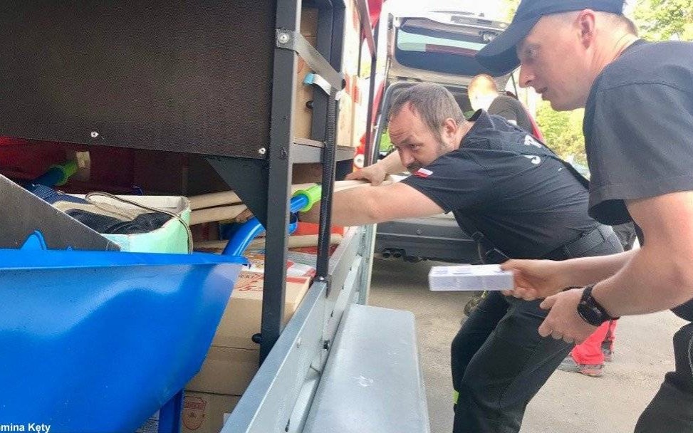 Ruszyli z pomocą mieszkańcom Nowej Białej – FILMY, FOTO