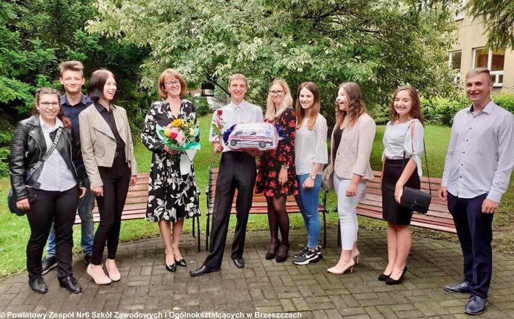 Dla 4,3 mln uczniów w piątek kończy się rok szkolny 2020/2021