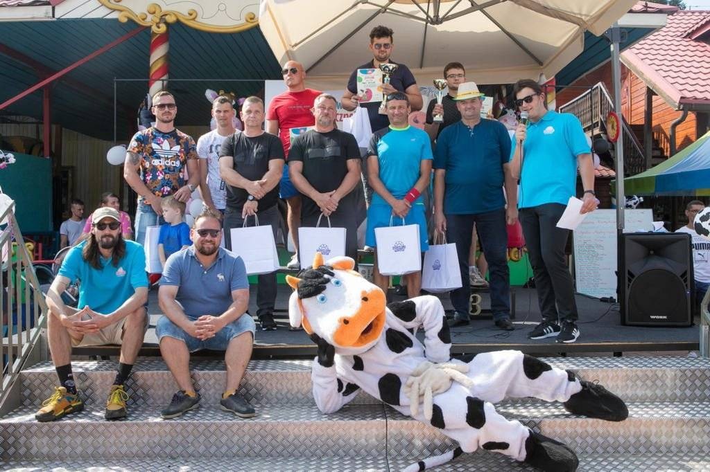 Znamy mistrzów w dojeniu sztucznej krowy – FOTO