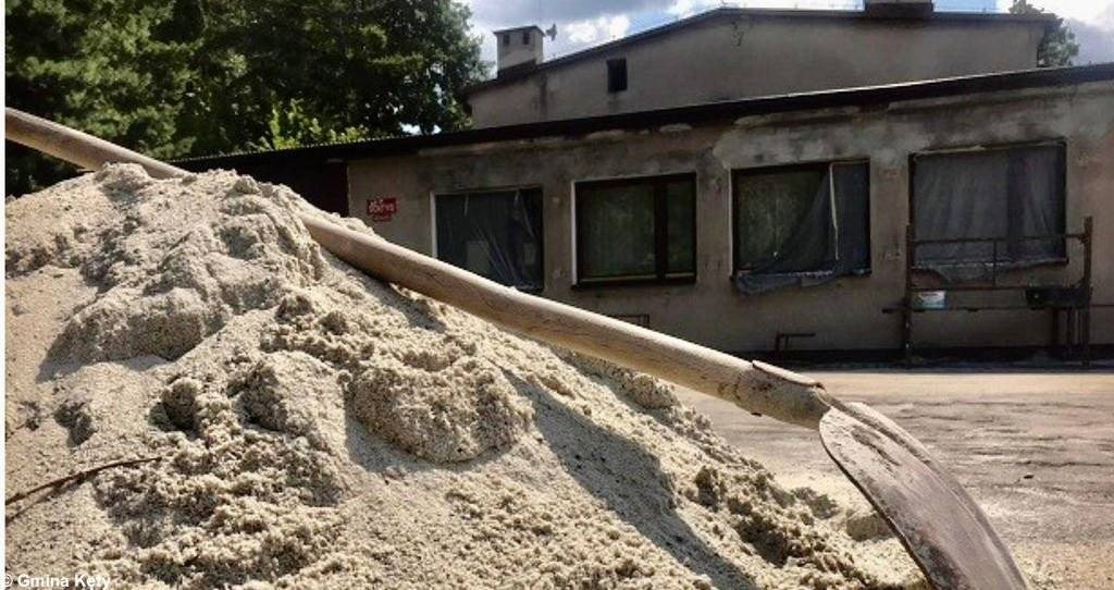 Trwają prace przy domu ludowym w Malcu
