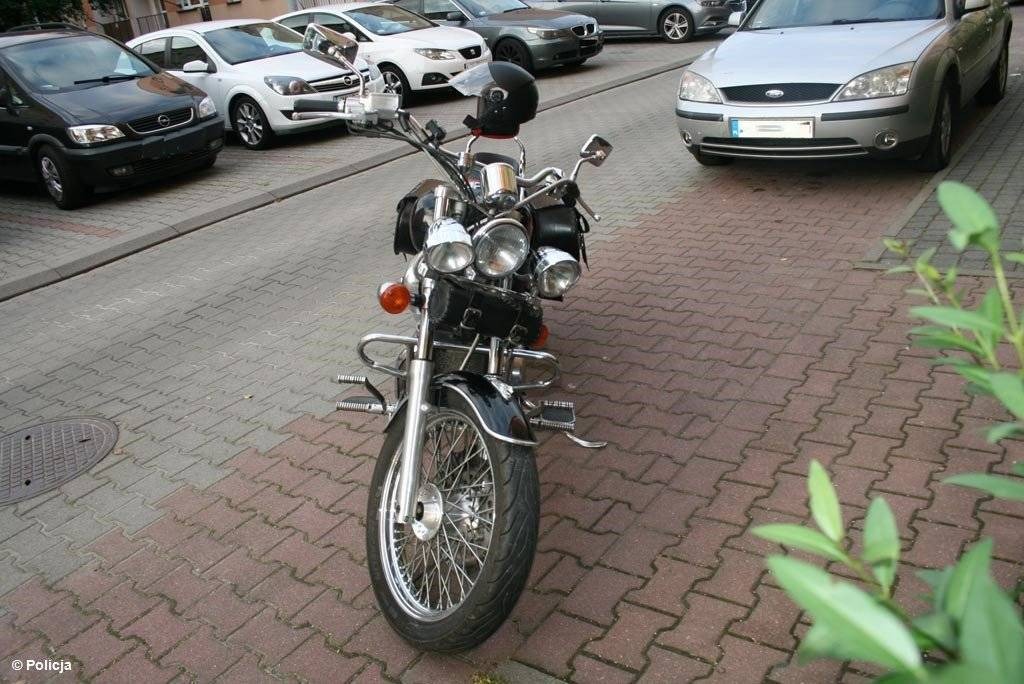 Sześciolatek uderzył w jadący motocykl. Chłopiec uciekł