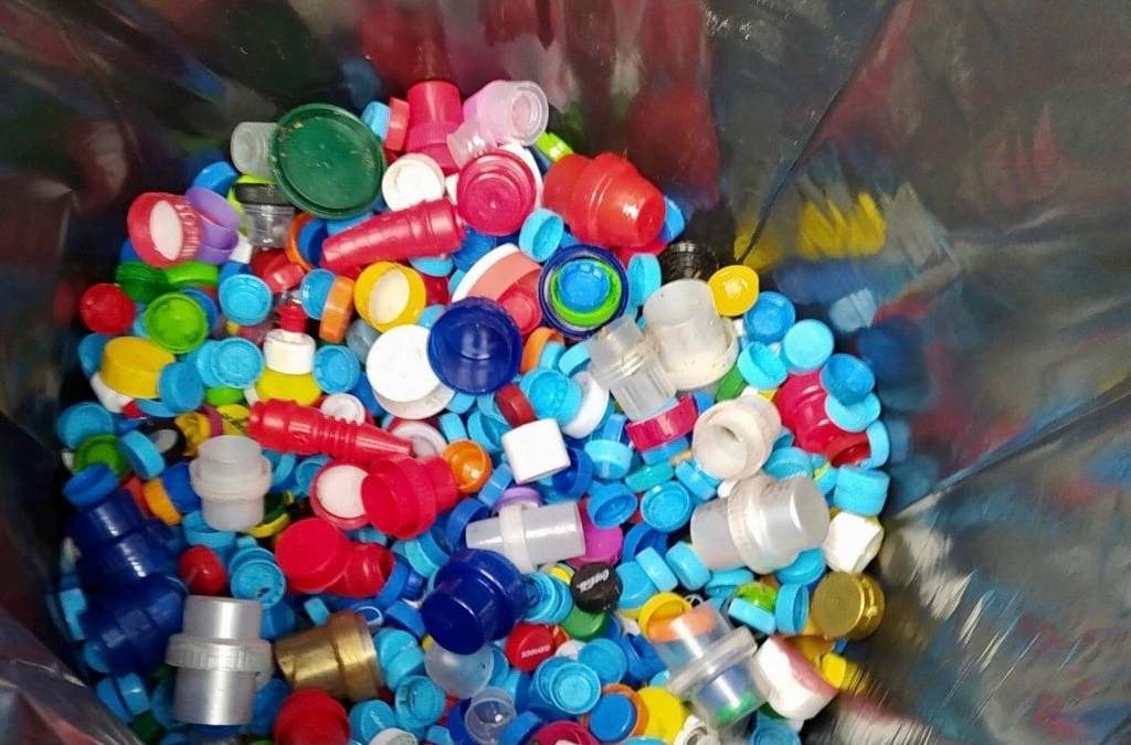 Zbierasz plastikowe nakrętki? Zabierz je na piknik