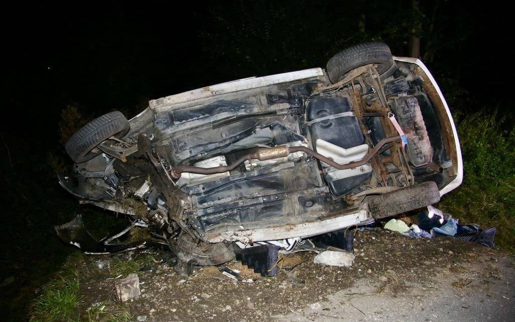 Uderzył w betonowy mostek. Zginął na miejscu – FOTO