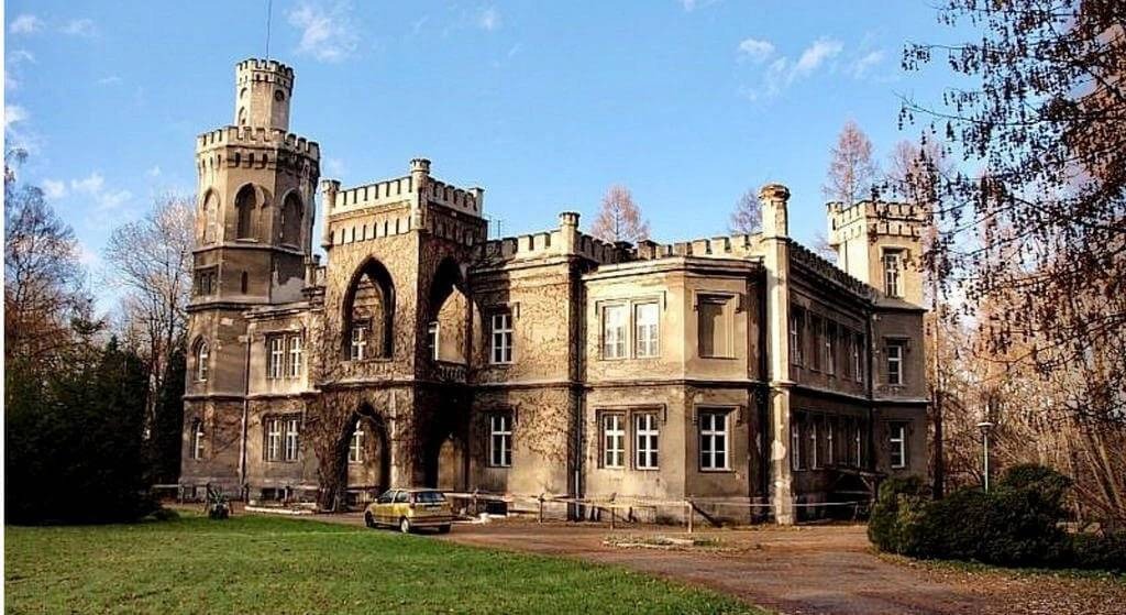 Zwiedzanie pałacu Larischów w Bulowicach na bis – zapisz się