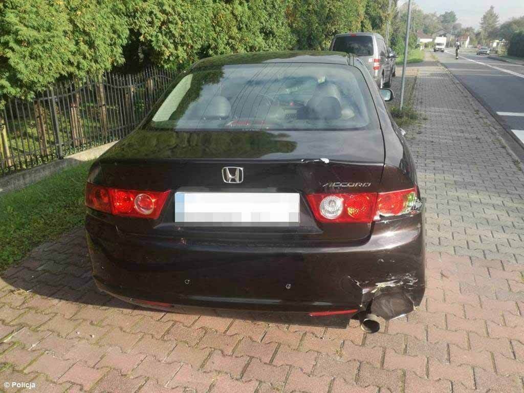 Nastolatek nie wyhamował simsonem przed hondą – FOTO