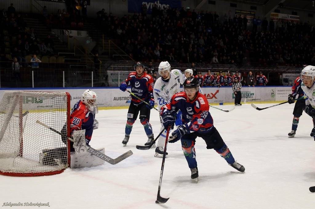 Wysoka przegrana biało-niebieskich – FILM, FOTO