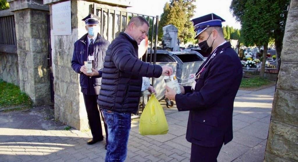 Ponad 22 tysiące złotych na ratowanie zabytkowych nagrobków – FOTO