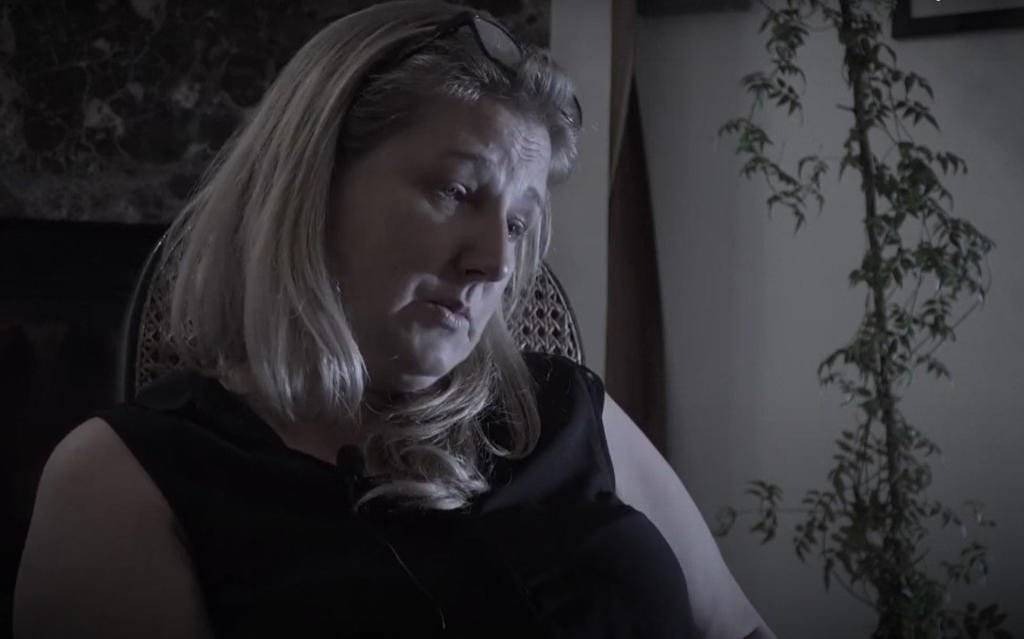 „Wymazy spod płota. Pandemia, wielkie pieniądze, śmierć” – film dokumentalny Mateusza Cieślaka