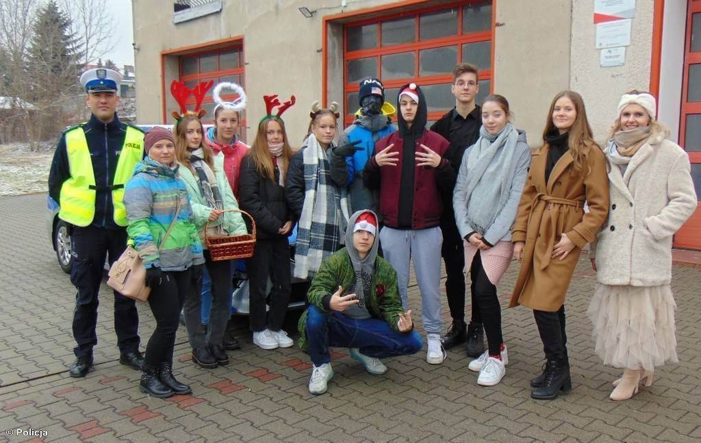 Mikołajkowy patrol drogówki i uczniów z „Dwójki” – FOTO
