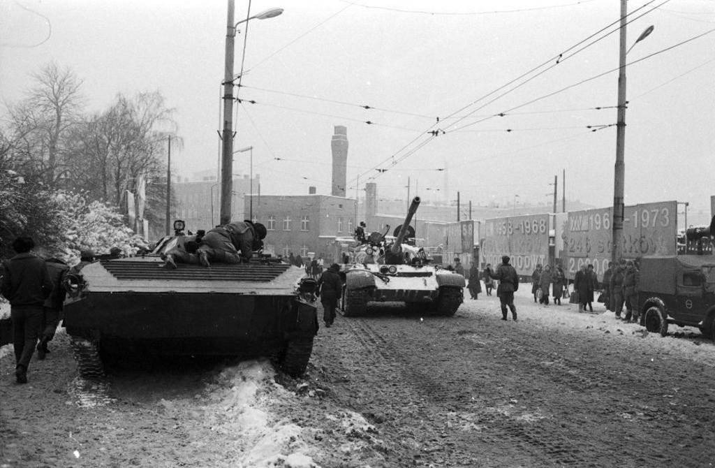 40 lat temu komuniści wprowadzili stan wojenny