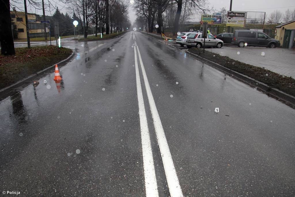 Śmierć na drodze. Samochód potrącił pieszego – FOTO