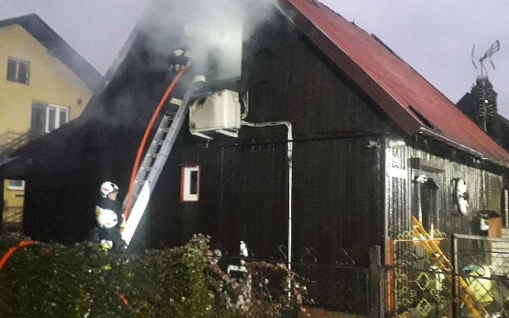 W pożarze zginęła seniorka. Jej krewni trafili do szpitala – FOTO
