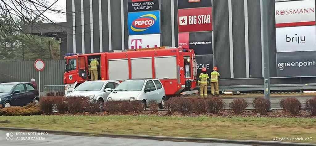 Pożar na parkingu podziemnym galerii handlowej – FOTO