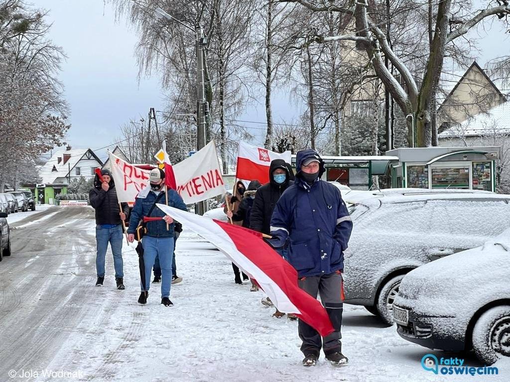 Zwolnienia w gminnej spółce? Pracownicy protestują – FILM, FOTO