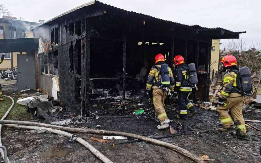 Strażacy walczyli ze skutkami wichury i pożarem – FOTO
