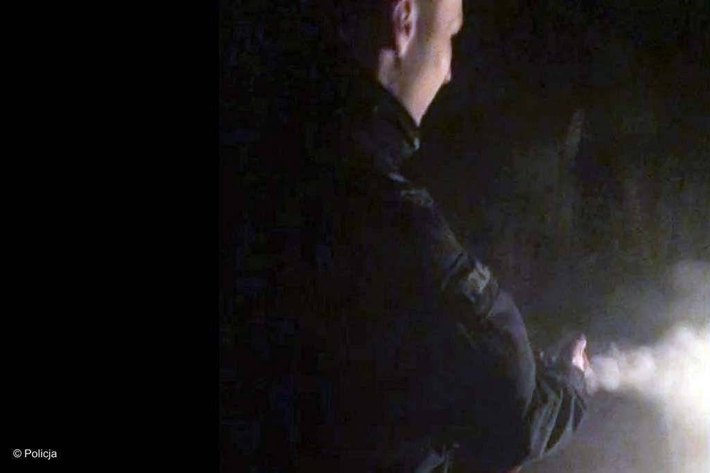 Policjanci ugasili pożar łąki – FILM