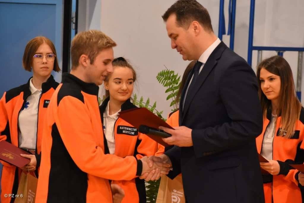 Przyszli ratownicy medyczni i strażnicy graniczni złożyli ślubowanie – FOTO