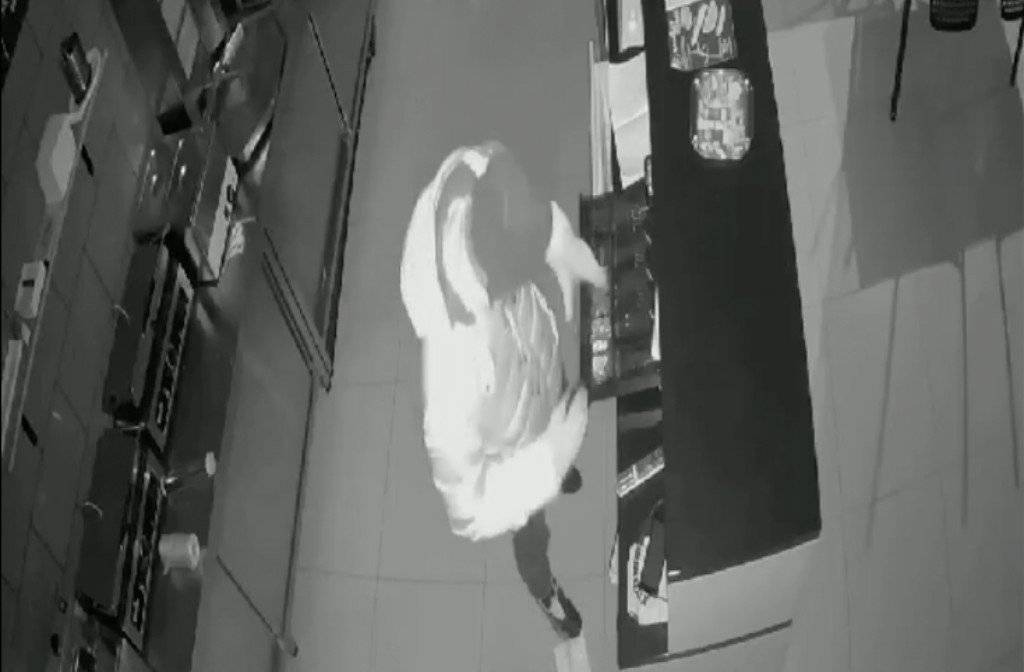 Kamery nagrały podpalacza Samrat Kebab – FILMY