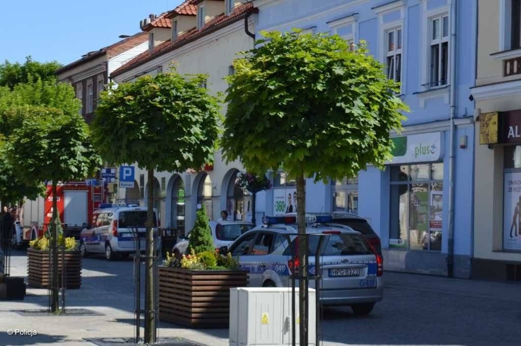 Kierowca otworzył drzwi, rowerzysta w nie uderzył