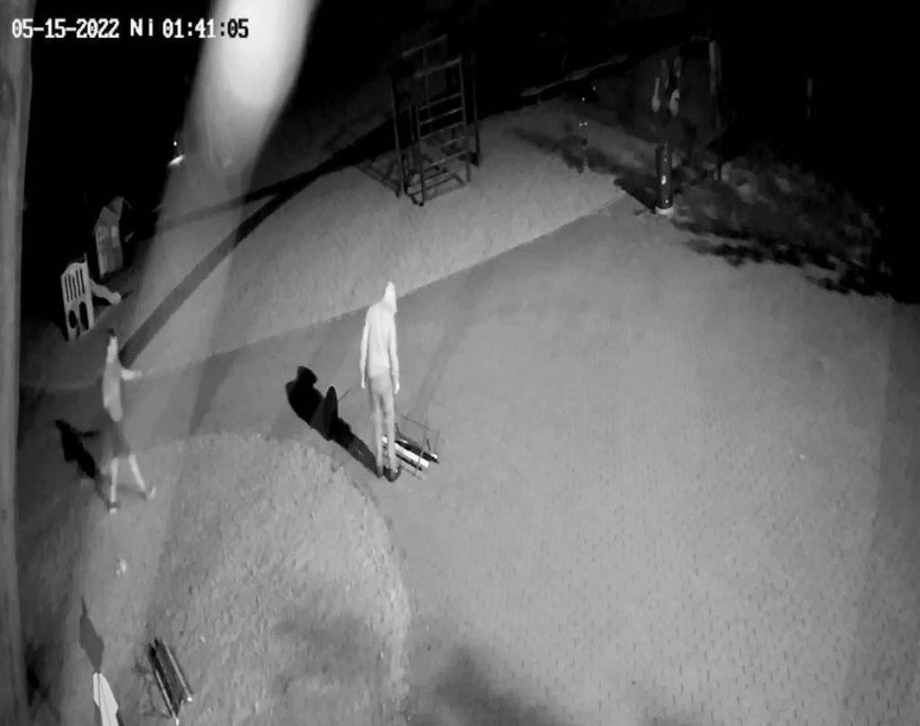 Zdewastowali plac zabaw przy przedszkolu – FOTO