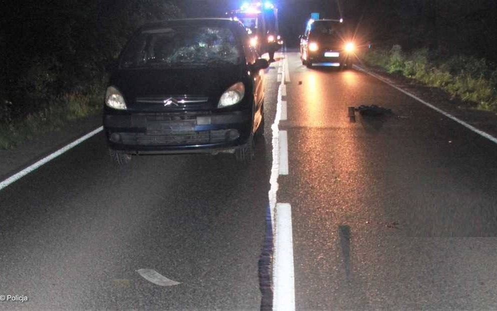 Samochód potrącił kobietę. Stan pieszej jest poważny – FOTO
