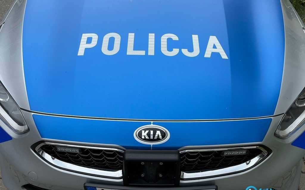 Seniorzy w tarapatach. 85-latka przygniótł regał