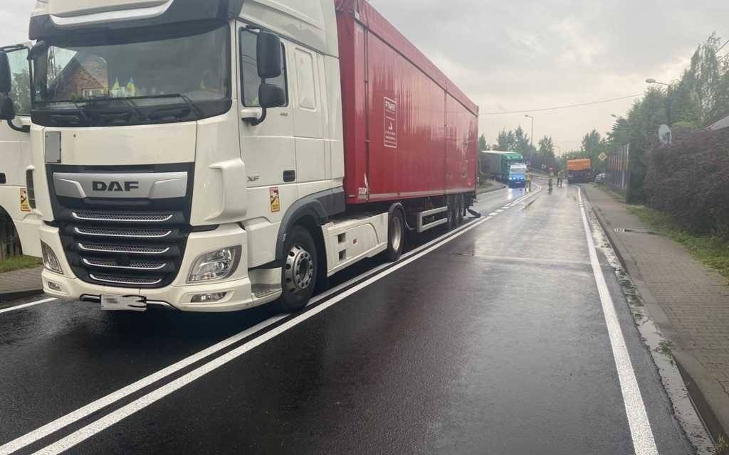 Zderzenie ciężarówek na drodze krajowej – FOTO
