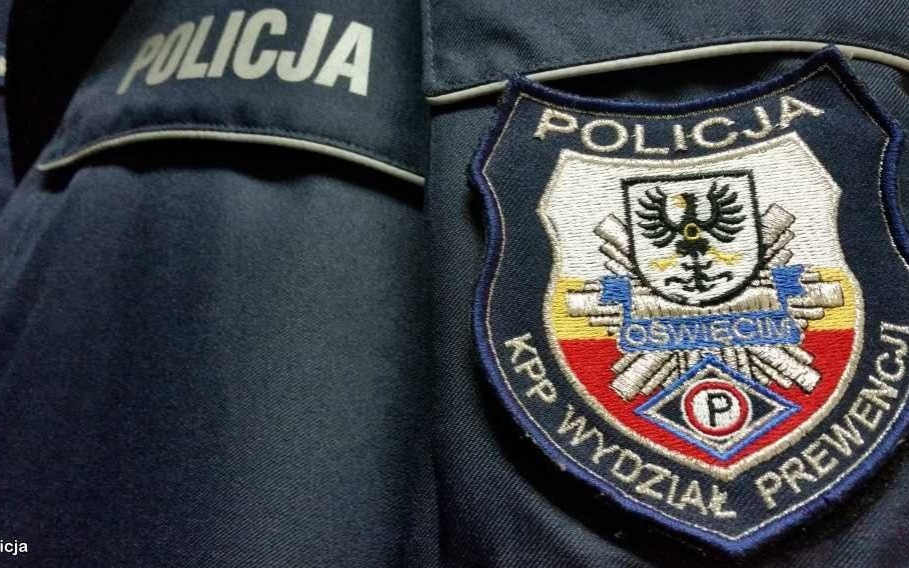 Policjanci wyprowadzili mieszkańców z zadymionego domu