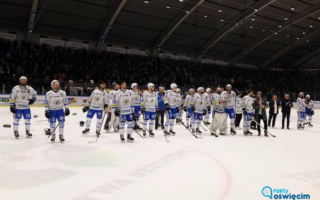 Hokejowa drużyna rozpoczyna rozgrywki
