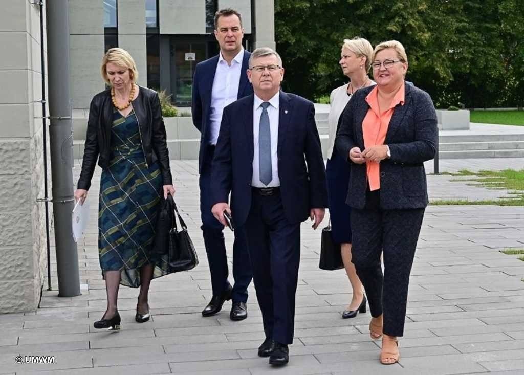 Marszałek województwa w Muzeum Pamięci Mieszkańców Ziemi Oświęcimskiej