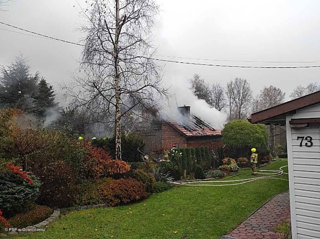 35 strażaków gasiło dom