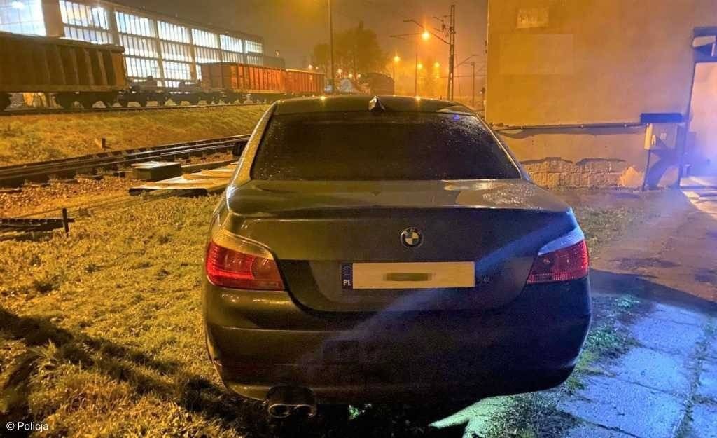 Po pijanemu wjechał na torowisko – FOTO