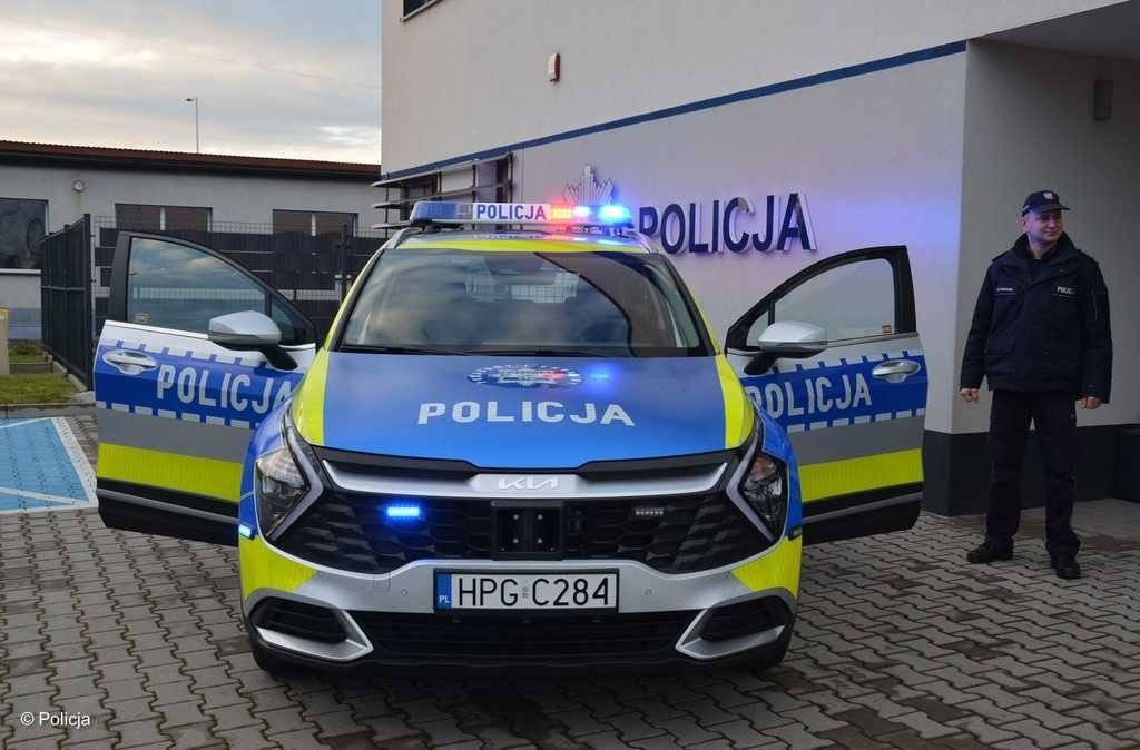 Pierwszy radiowóz w nowych barwach jest w Zatorze