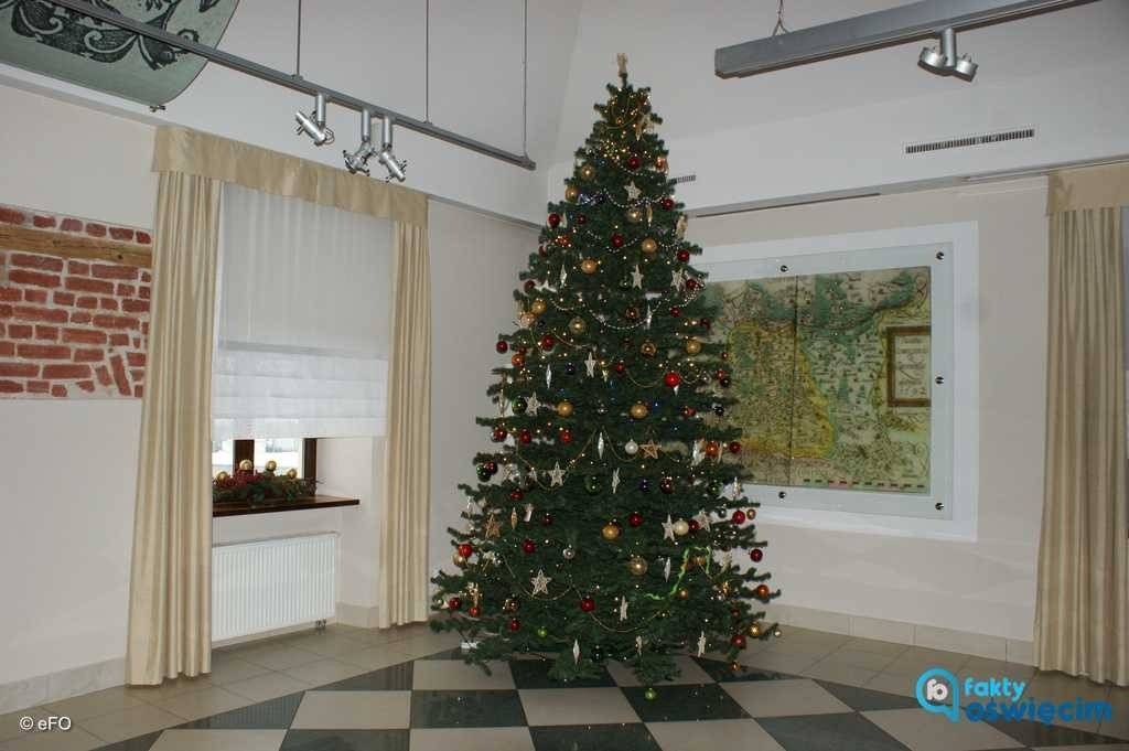 Wzgórze zamkowe bez choinki, ale w zamku świątecznie – FOTO
