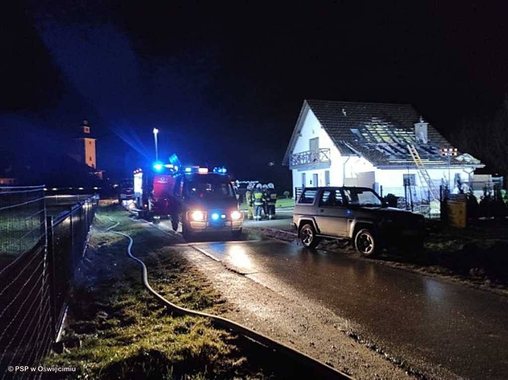 Pożar garażu. Strażacy uratowali dom