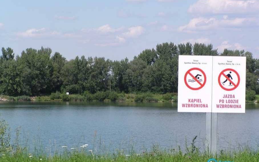 Wpadła do wody. Pomoc nadeszła w samą porę