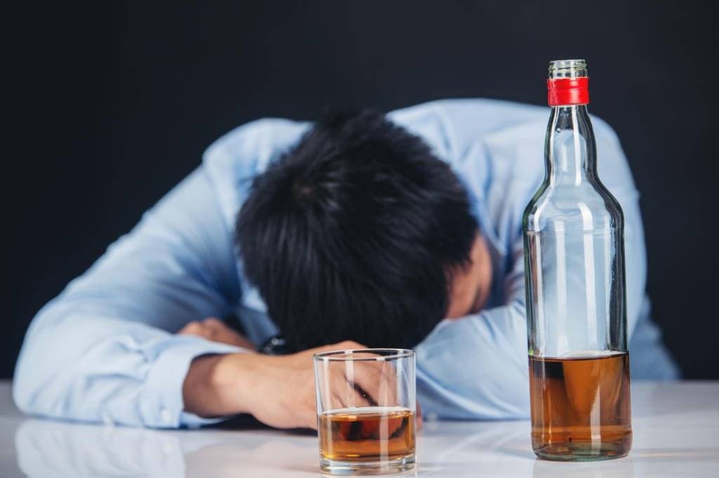 Pijany ojciec zajmował się dwulatką