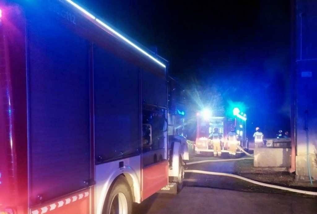 Pożar w domu dla uchodźców w Porębie Wielkiej – FILM, FOTO