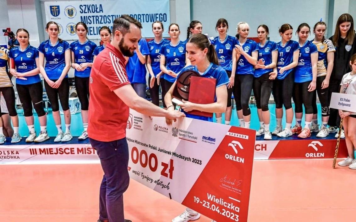 Wychowanek dalej biało-niebieski