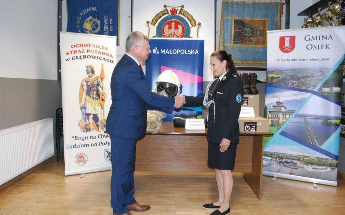 Specjalny ubiór dla strażaków z Głębowic – FOTO