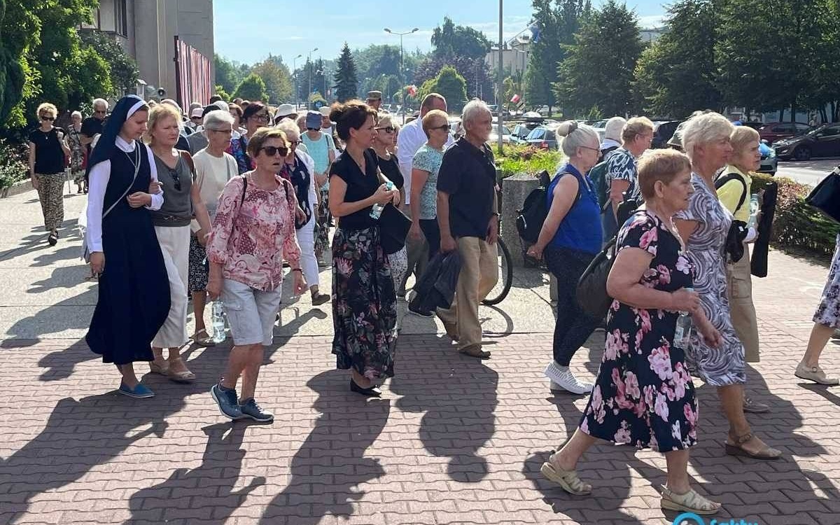 Pielgrzymowali do Auschwitz, by uczcić męczennika – FILM, FOTO