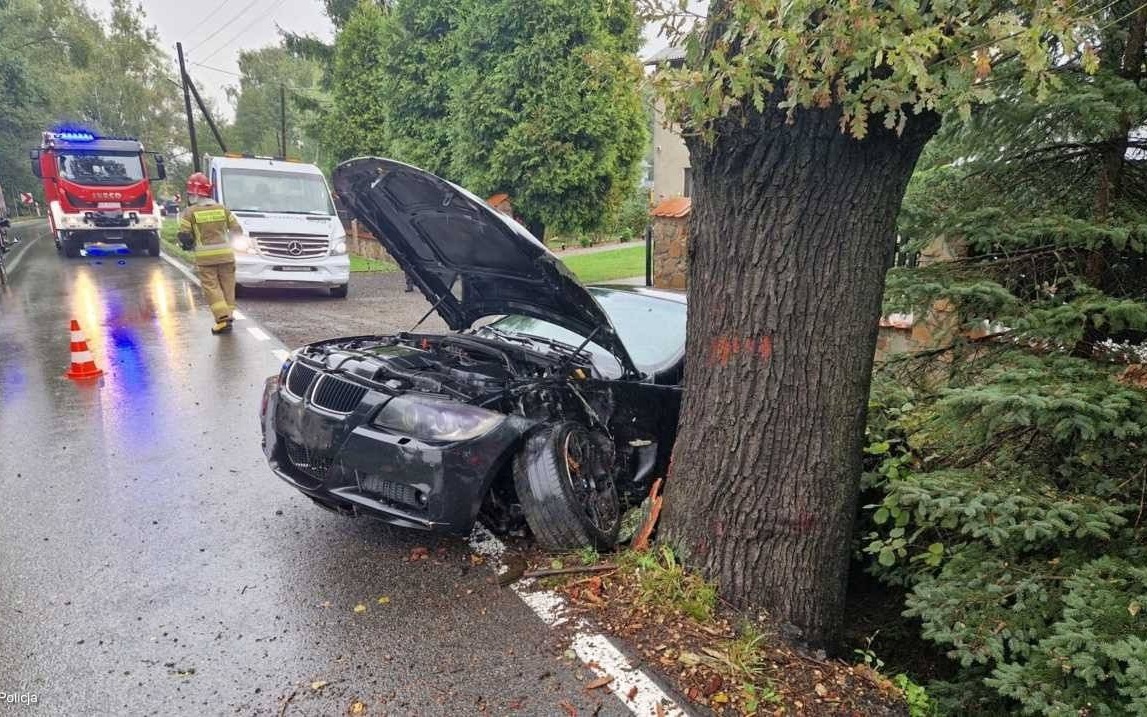 Deszczowe kraksy. Policja apeluje: Zmień styl jazdy na jesienny – FOTO