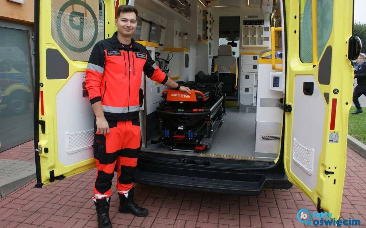 Nowa karetka dla oświęcimskiego szpitala – FOTO