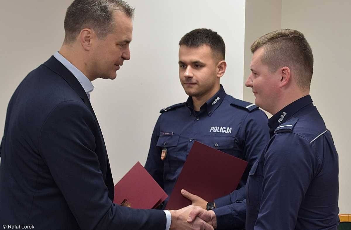 Nie tylko ludzie w uniformach i mundurach ratują życie