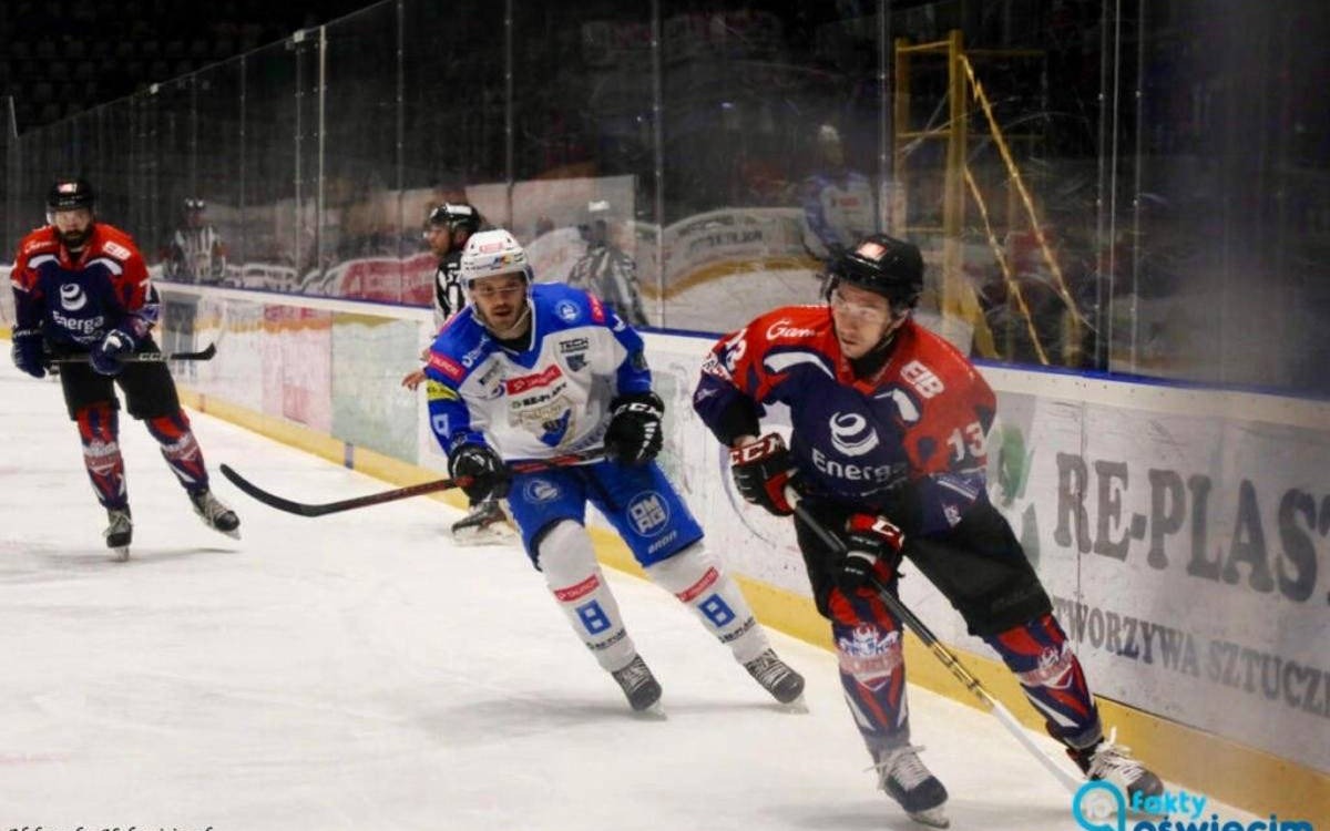 W piłkarską środę zagrają hokeiści 