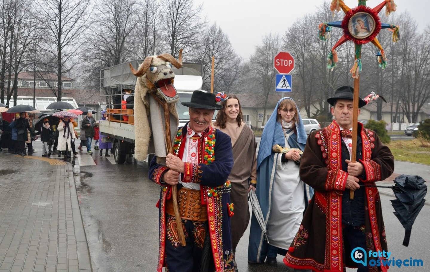 Tradycja i kolędowanie na ulicach Oświęcimia – FILMY, FOTO