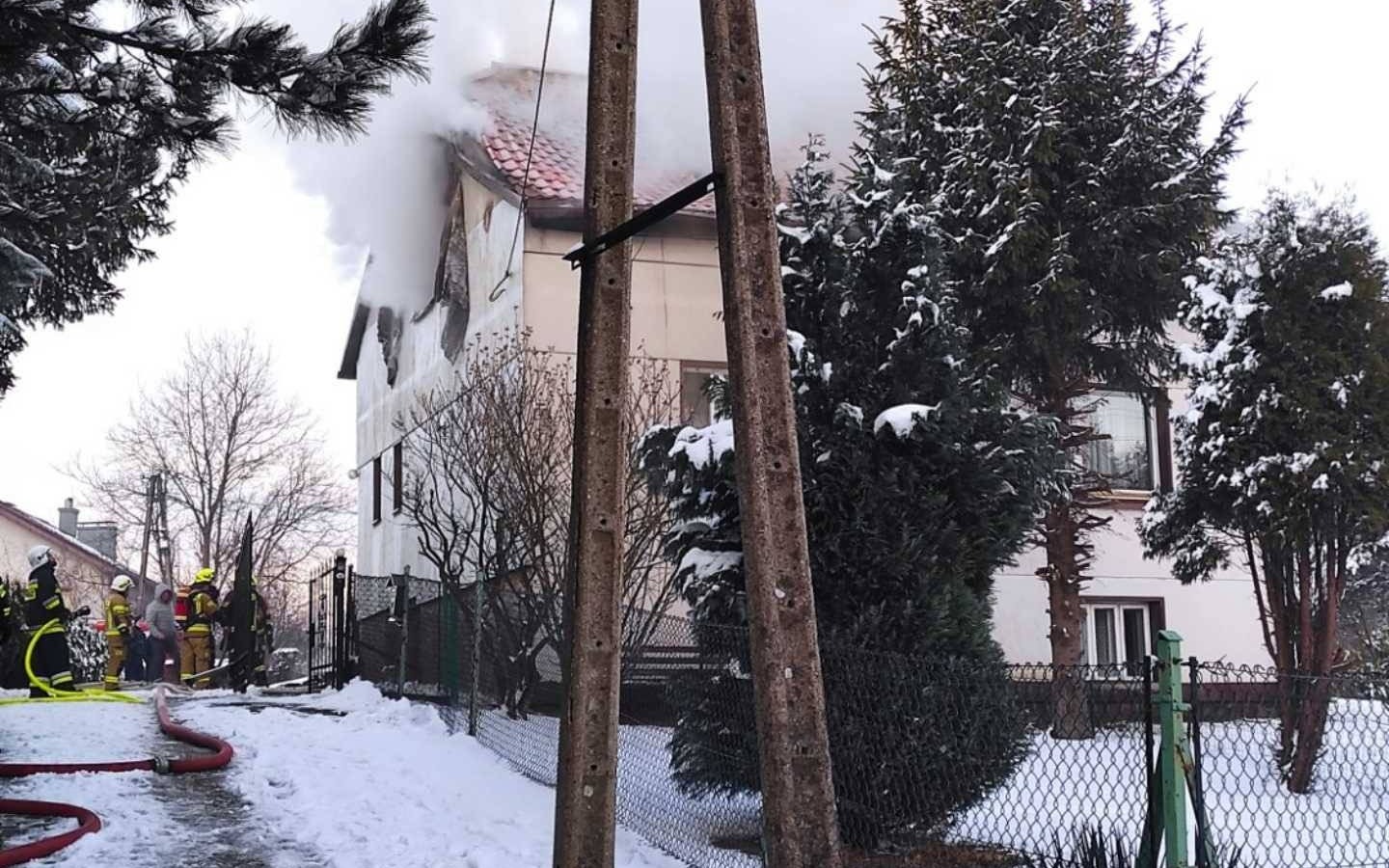 Pożar domu w Bulowicach. Trwa akcja ratowniczo-gaśnicza